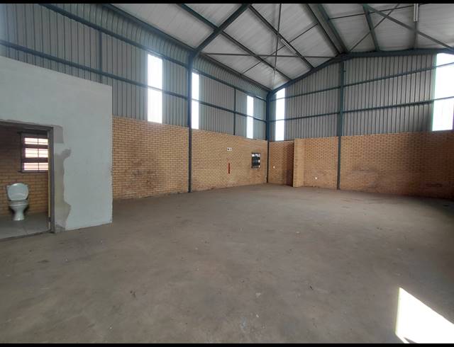 272M² WAREHOUSE TO LET IN CLAYVILLE